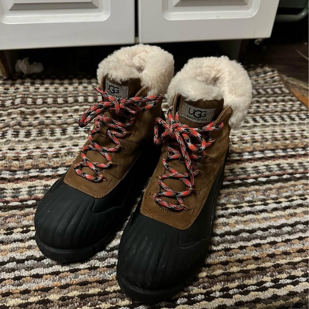 UGG Women's Black and Brown Winter Boots